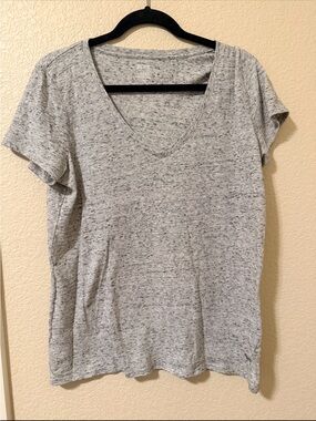 PINK Victoria's Secret Heather Gray V-Neck Short Sleeve Tee